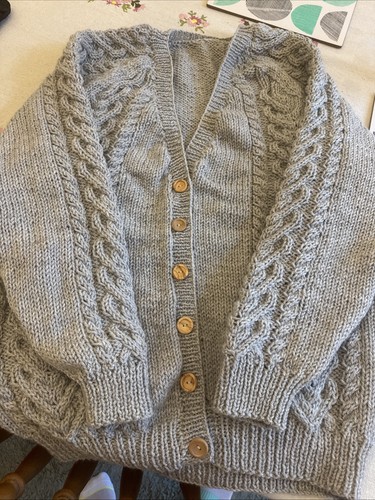 Unisex hand knitted - hand, v